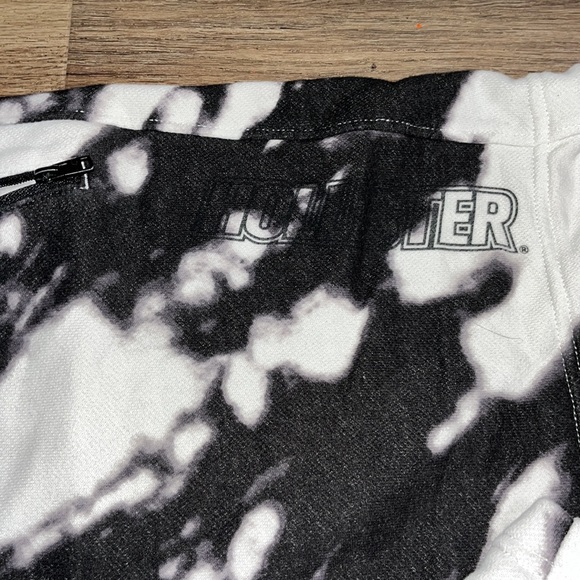 Matching Hollister set in a size, XL (hoodie and shirt) large (shorts) - Picture 8 of 9